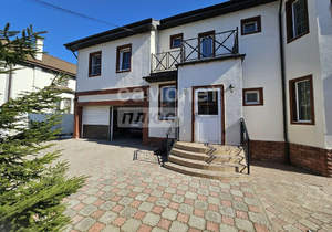 Дом 300м², 3-этажный, участок 10 сот.