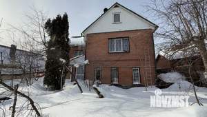 Дом 280м&sup2;, 3-этажный, участок 6 сот.  