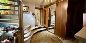 Дом 280м², 3-этажный, участок 6 сот.  