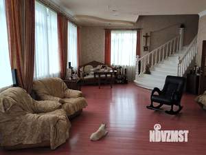 Коттедж 307м², 3-этажный, участок 10 сот.  