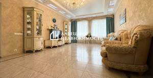 Дом 305м², 3-этажный, участок 10 сот.  