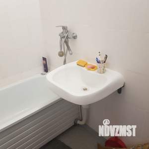 2-к квартира, вторичка, 64м2, 9/17 этаж